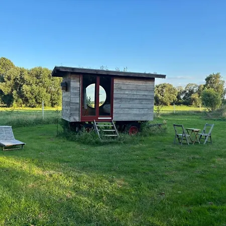 Parque de Campismo Tiny Traudel - Schlafwagen An Der Pferdekoppel Grossenhain